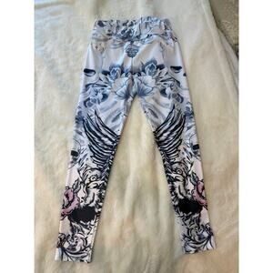 Gothic Style Leggings Featuring A Skull and Floral Design